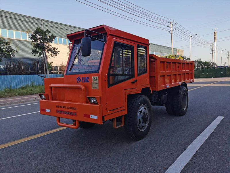 12噸四驅(qū)礦用運(yùn)輸車(chē)